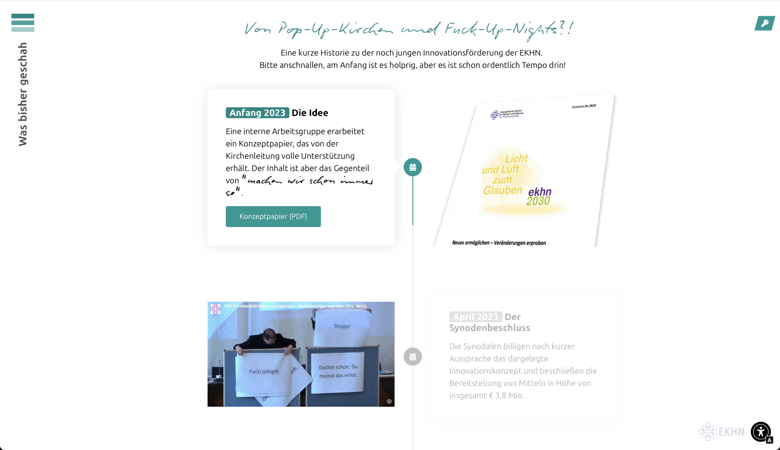 Eine deutsche Webseite zeigt eine Projektzeitleiste mit Textfeldern, Bildern von zwei Präsentationstafeln und einer PDF-Schaltfläche. Überschriften und Daten heben wichtige Ereignisse hervor, darunter die Ideenentwicklung und Präsentationen Anfang und April 2023.