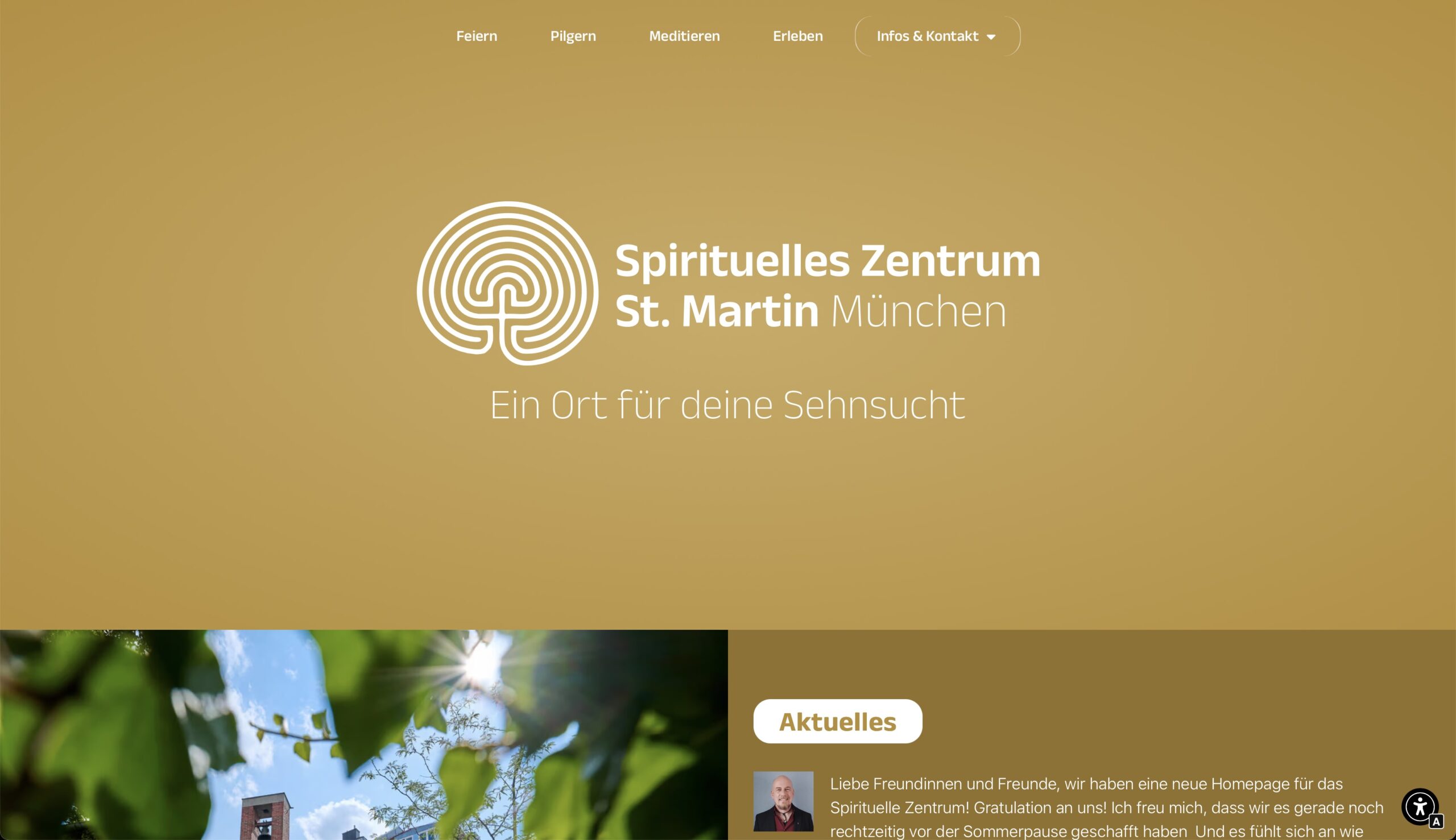 Screenshot der Startseite der Website des Spirituellen Zentrums St. Martin München mit dem spiralförmigen Logo, dem Navigationsmenü und dem Slogan Ein Ort für deine Sehnsucht auf goldenem Hintergrund.