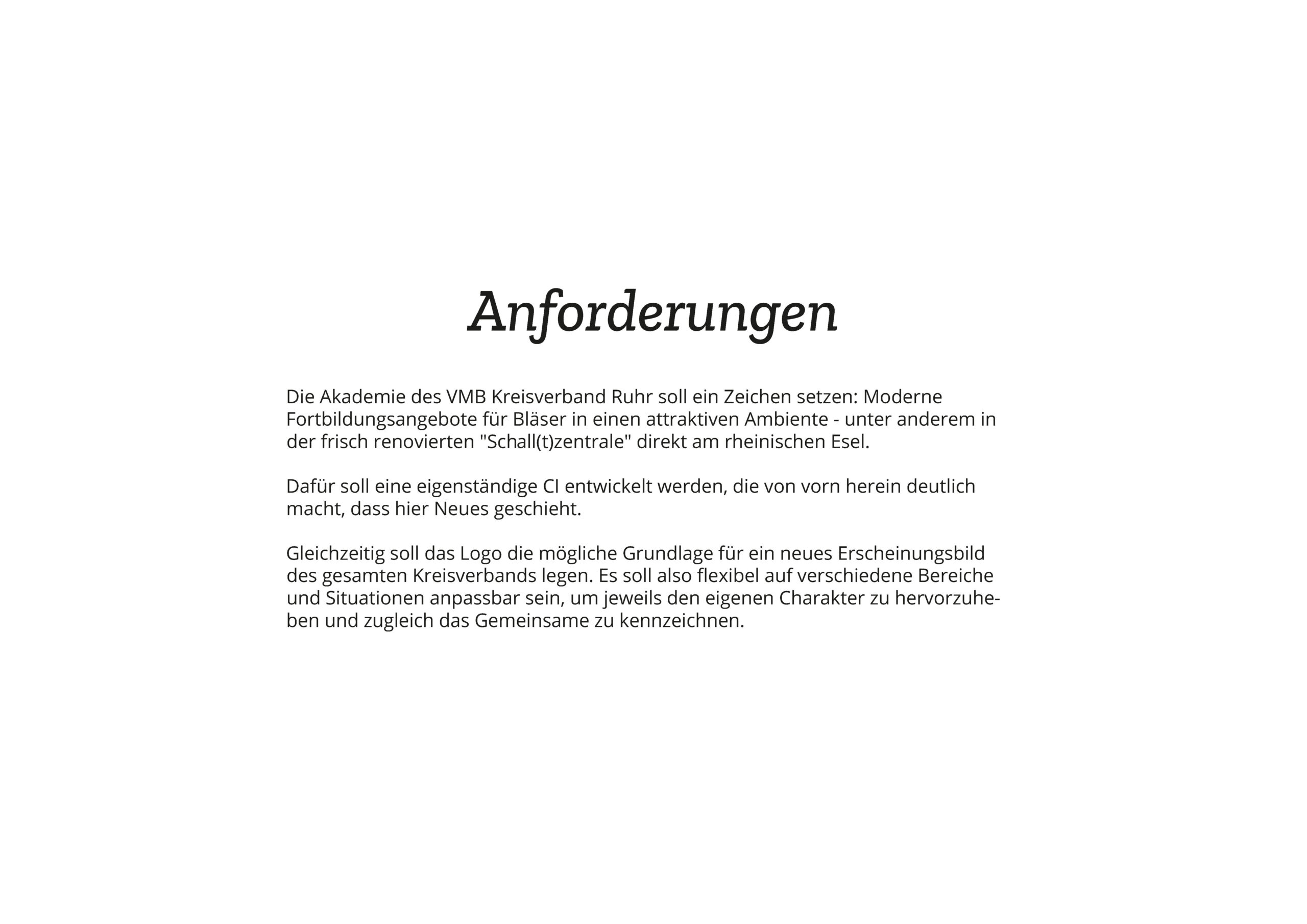 Weißer Hintergrund mit fettgedrucktem deutschem Text mit der Überschrift Anforderungen, gefolgt von mehreren Sätzen, die Anforderungen und Ziele für ein neues Logo und Akademieangebote beschreiben.